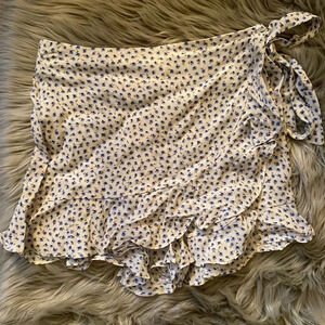 Forever 21 flowy floral skort size small NWT